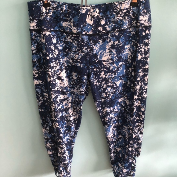 Pants - 🌸4/$25 Blue Print Cropped Leggings
